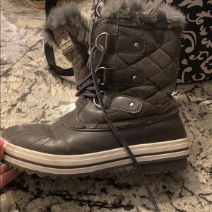Snow boots new!!